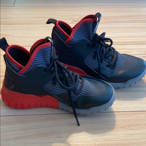 adidas tubular size 4